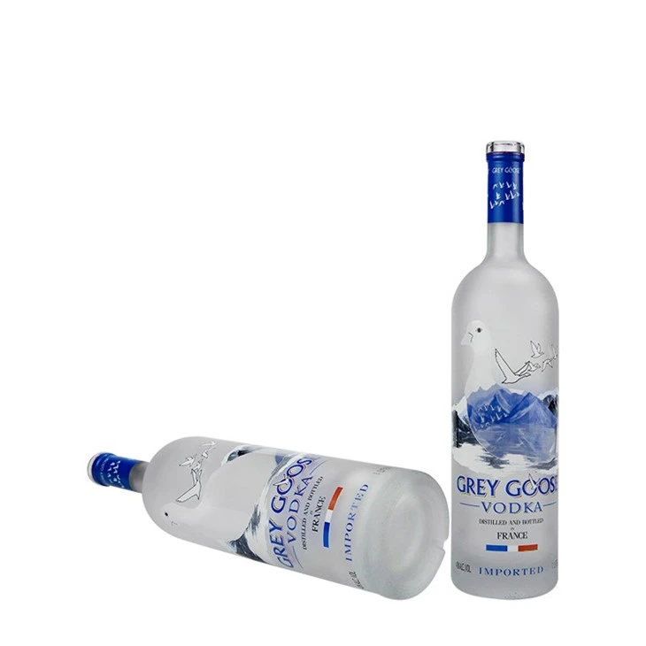 700ml Spray Vodka Glass Bottle